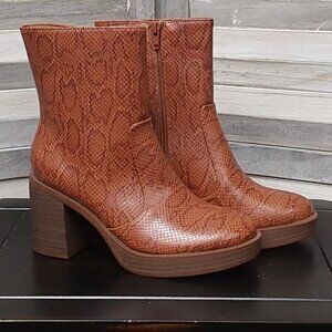 Women's Jenna Platform Boots | Universal Thread | 6 1/2